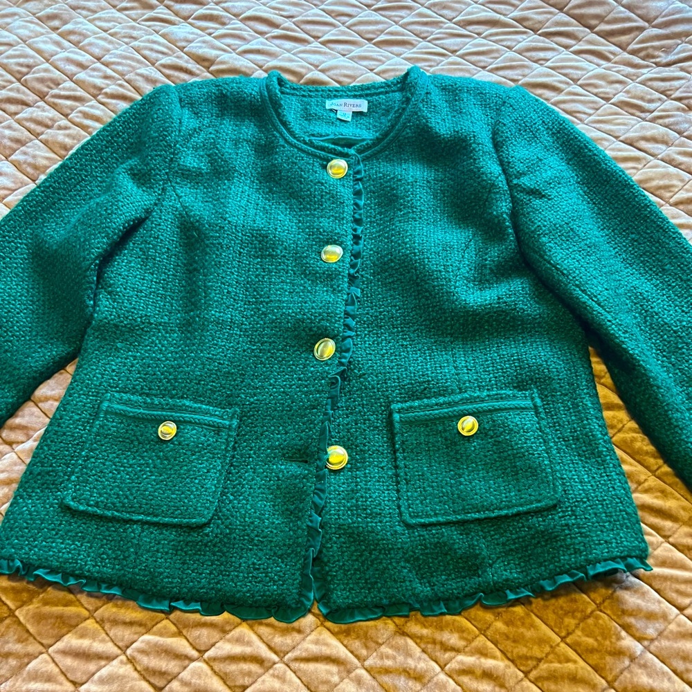 Blazer in a light transitional fabric. It will take you from spring to winter.